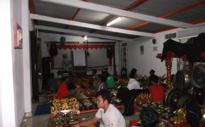 Latihan Karawitan Anak-anak di Sangga Tirto Siswo Laras, Bawukan